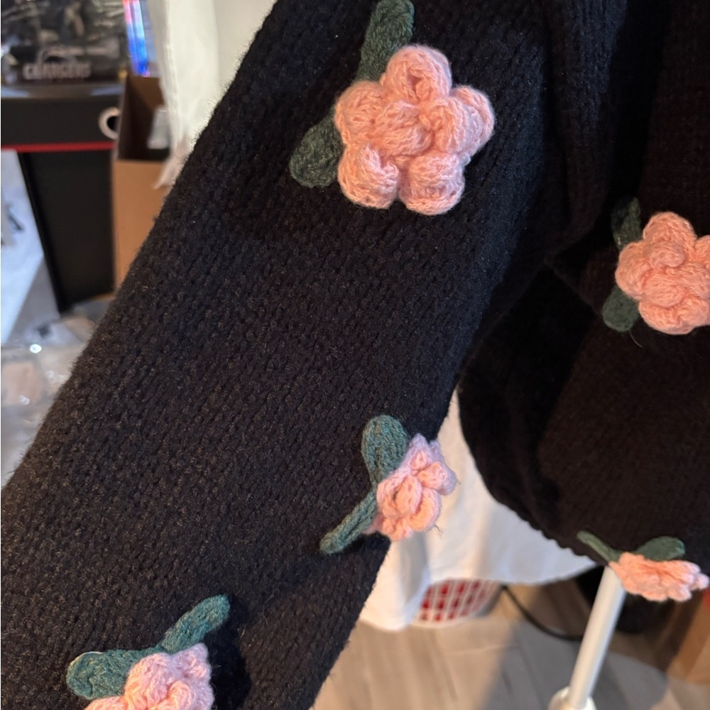 Luna Ivy Floral Embroidered Black Cardigan Sweater Crochet Roses - Picture 2 of 5